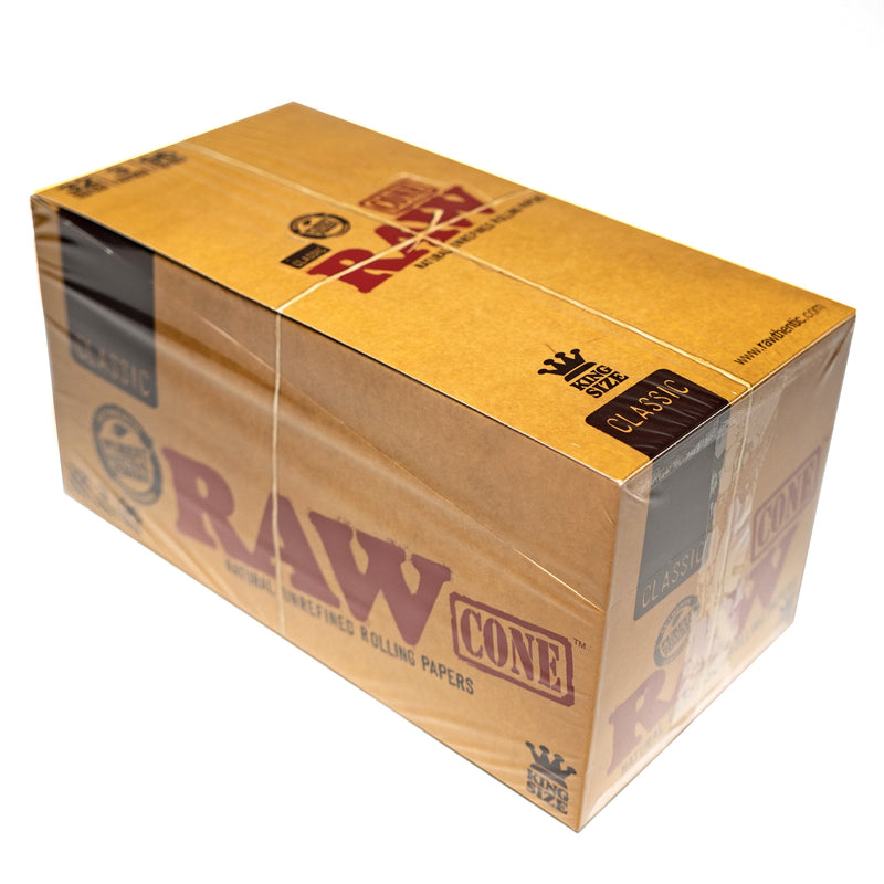 RAW - King Size Classic - 3 Cones - 32 Pack Box - The Cave