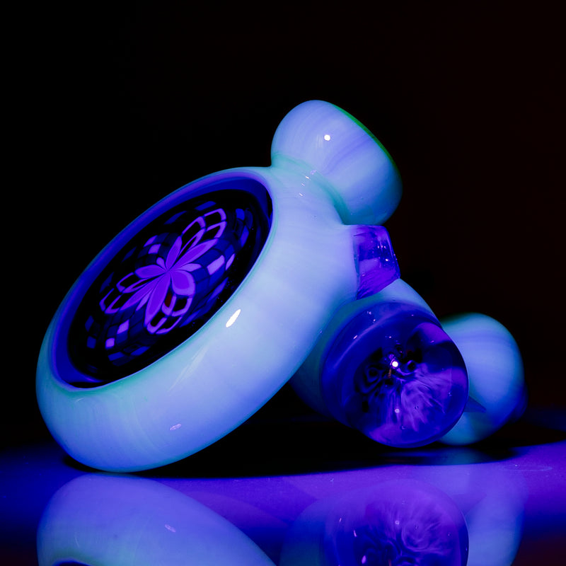 Freeek Glass - Dry Pipe - UV Dayglow/White - The Cave